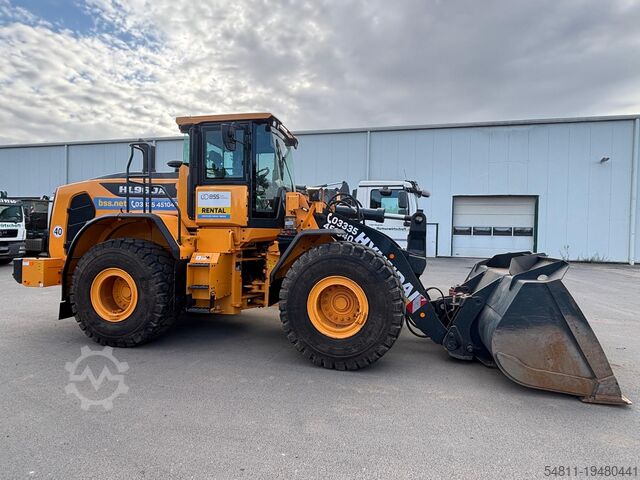 Колесный погрузчик Hyundai HL960A