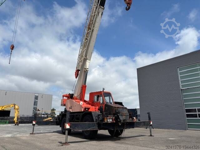 Вездеходный кран Tadano TR 300 EX
