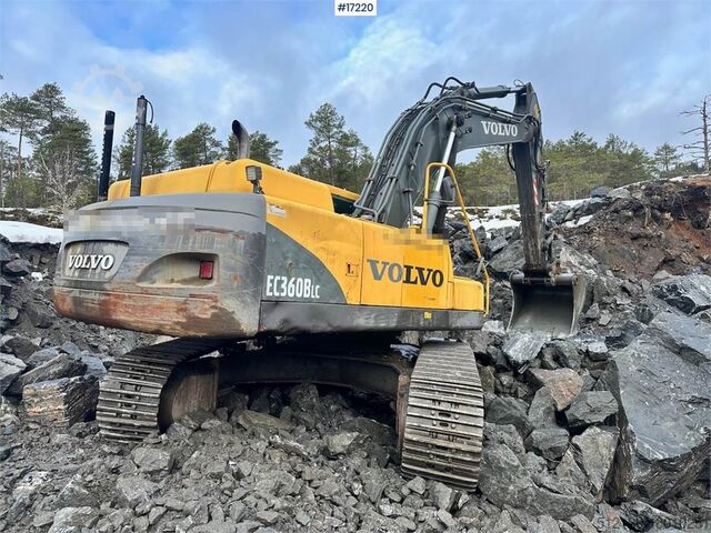 Гусеничный экскаватор Volvo EC360 BLC Tracked excavator w/ digging bucket and