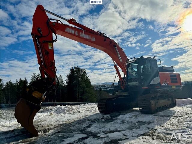 Гусеничный экскаватор Hitachi ZX300LC-6 Tracked excavator w/ 2 buckets, tilt and