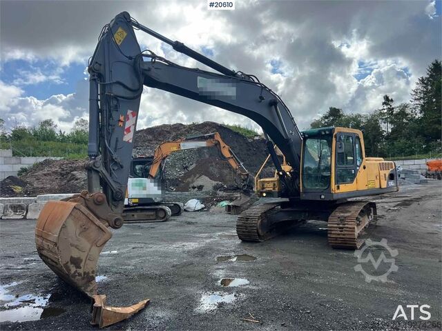 Гусеничный экскаватор Volvo EC240B excavator w/ sanding bucket and cultivation