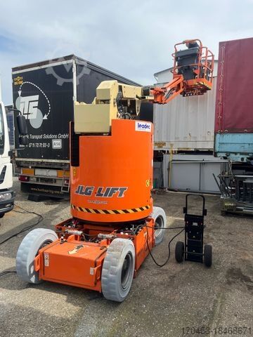 Рабочая платформа JLG E 300 AJP mit neuen Batterien