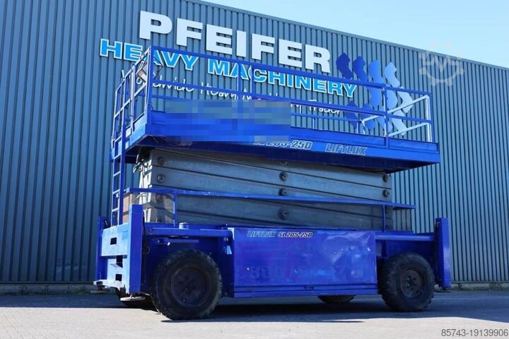 Ножничный подъемник Liftlux SL205-25D Diesel, 4x4 Drive, Hydraulic Deck Extens