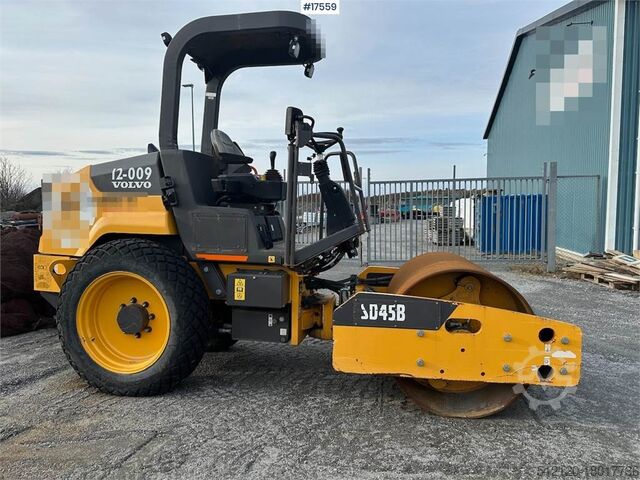 Строительная машина Volvo SD45B Roller with only 364 hours