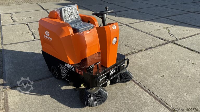 подметальная машина DAEWOO DS80