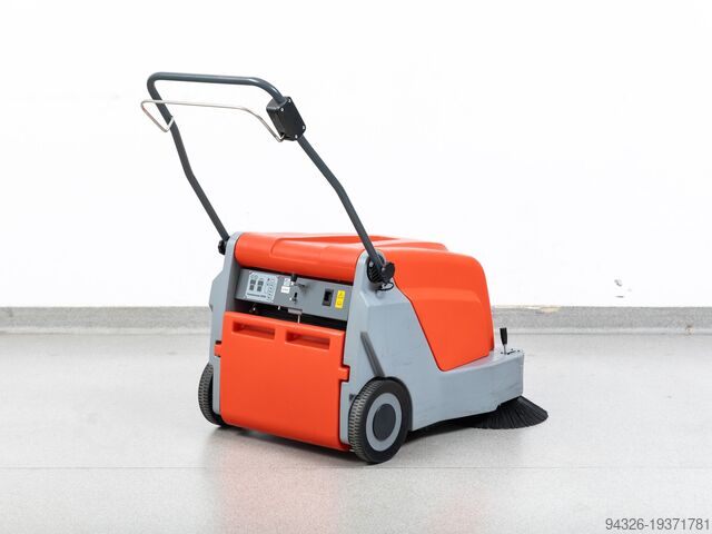 Подметальная машина Hako B500 НОВЫЕ АККУМУЛЯТОРЫ Hako Sweepmaster B 500 - 2017y - 2400m²/h
