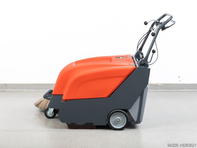 Hako Sweepmaster B800 НОВЫЕ АККУМУЛЯТОРЫ Hako Sweepmaster B800 - 2016y 4350m²/h