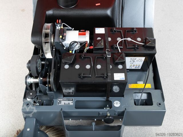 Hako Sweepmaster B800 НОВЫЕ АККУМУЛЯТОРЫ Hako Sweepmaster B800 - 2016y 4350m²/h