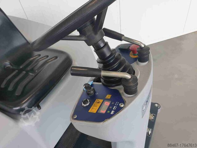 подметальная машина Nilfisk SR 1100S B