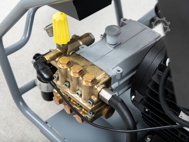 Аппарат высокого давления Kärcher HD 13/35-4 CAGE Kärcher HD 13/35-4 CAGE - 1300l/h 350bar 2019y