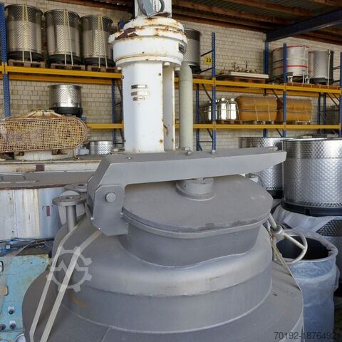 Нагреваемый/охлаждаемый бак с мешалкой из V2A объемом 630 литров с наклонной лопастной мешалкой  