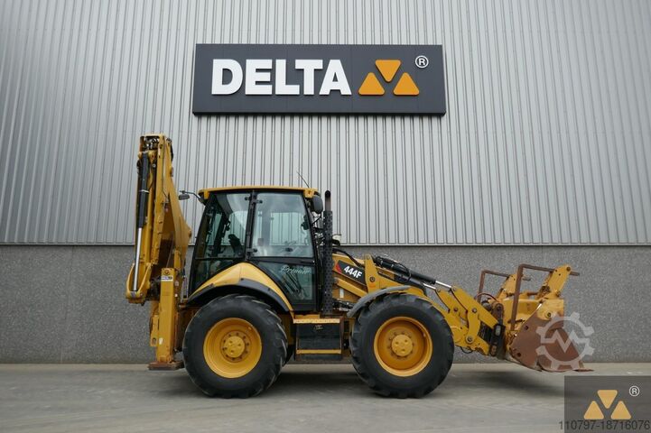 Комбинация экскаватор/погрузчик Caterpillar 444F