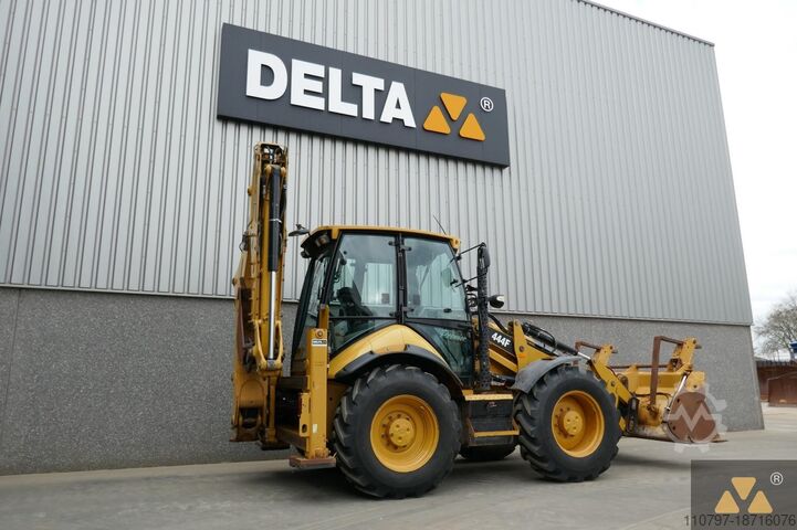 Комбинация экскаватор/погрузчик Caterpillar 444F