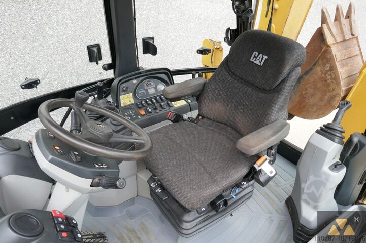 Комбинация экскаватор/погрузчик Caterpillar 444F