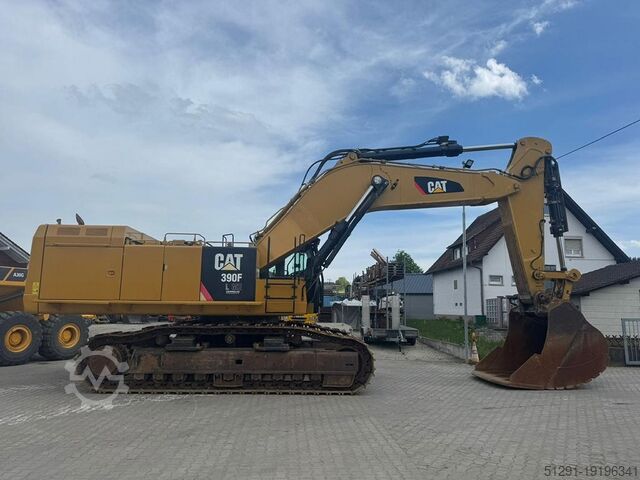 Гусеничный экскаватор Caterpillar 390FL ME