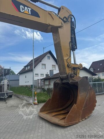 Гусеничный экскаватор Caterpillar 390FL ME