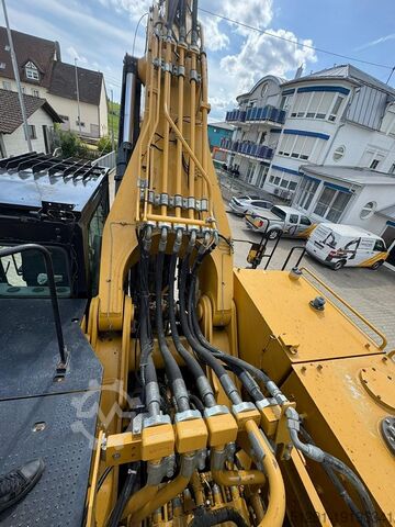 Гусеничный экскаватор Caterpillar 390FL ME