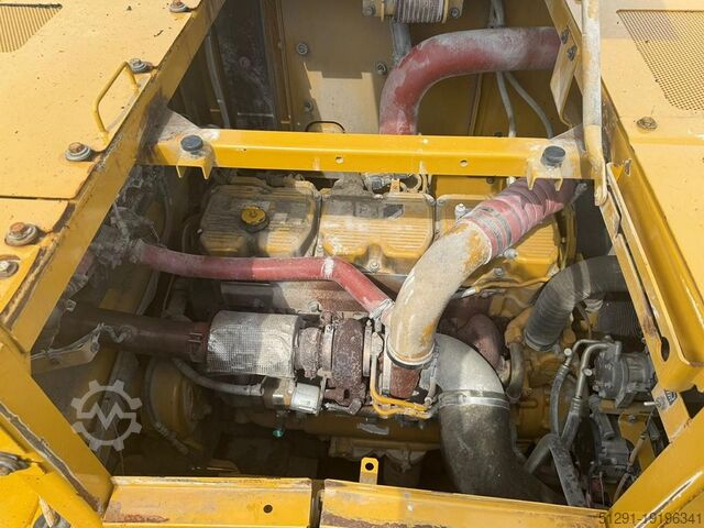 Гусеничный экскаватор Caterpillar 390FL ME