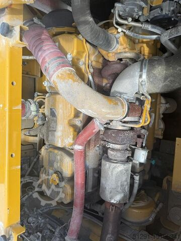 Гусеничный экскаватор Caterpillar 390FL ME