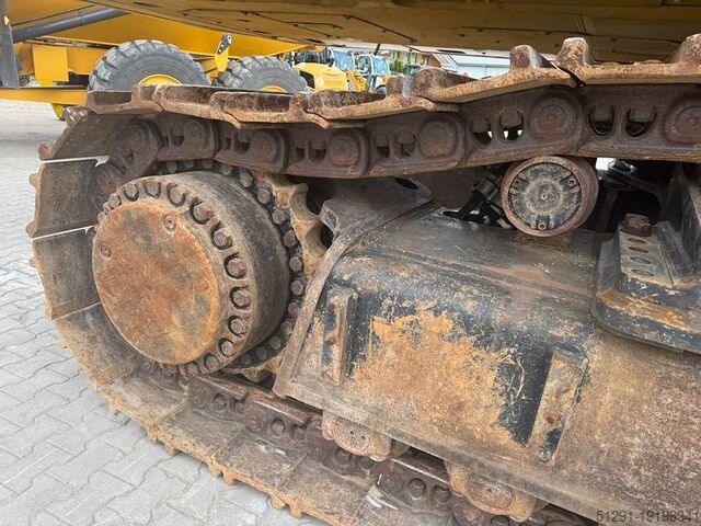 Гусеничный экскаватор Caterpillar 390FL ME