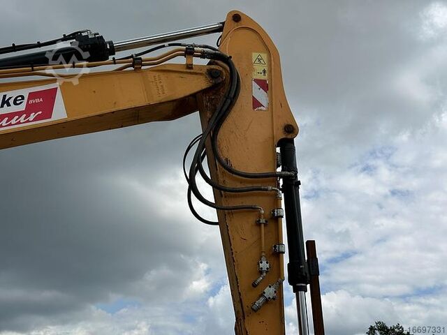 Колесный экскаватор Hyundai HW140