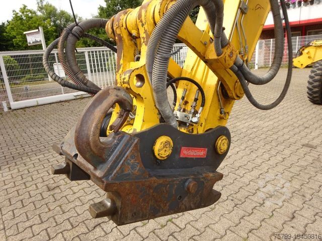 Колёсный экскаватор KOMATSU PW180-11