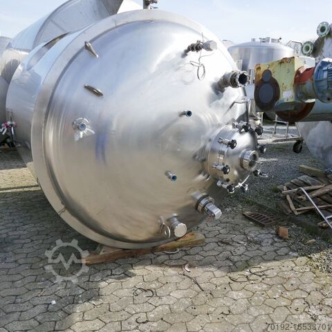 Напорный бак объемом 5600 литров с подогревом/охлаждением из V2A  