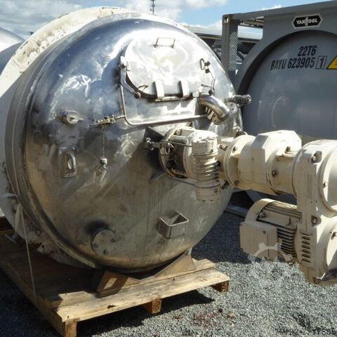 Нагреваемый/охлаждаемый резервуар объемом 5000 литров из V2A с лучевой мешалкой Ekato мощностью 6,8   