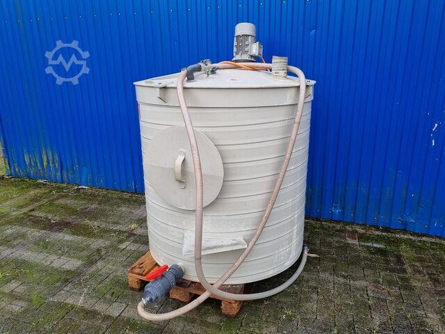 Пластиковый бак-мешалка  