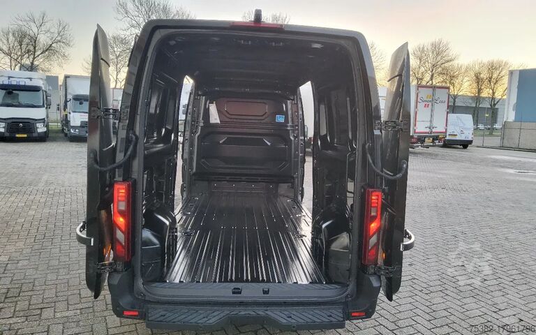 Фургон с ящиками Renault Master 150.35  EURO 6  L3H2 GESLOTEN ZWART META...