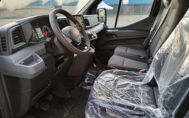 Фургон с ящиками Renault Master 150.35  EURO 6  L3H2 GESLOTEN ZWART META...