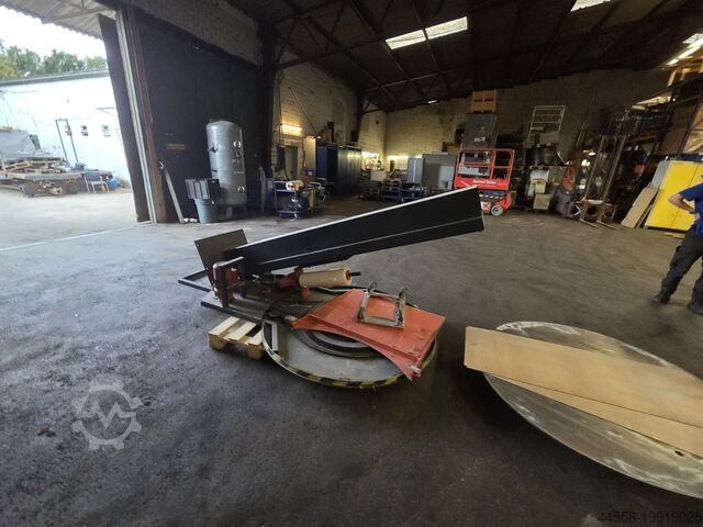 Машина для обмотки поддонов  