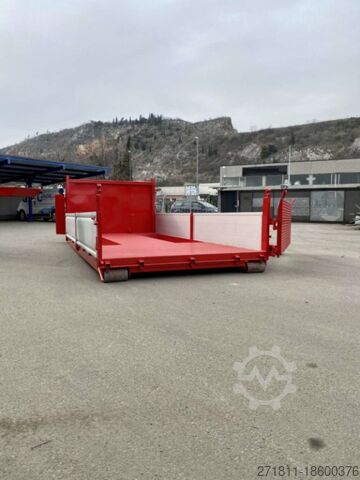 Контейнер с крюковым захватом  CONTAINER SCARRABILE NUOVO A PIANALE