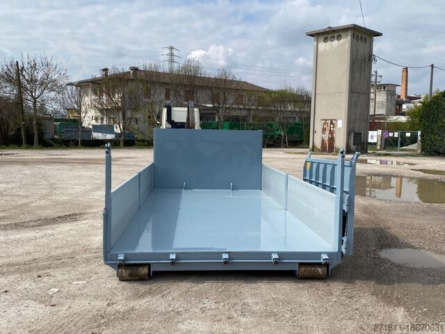 Контейнер с крюковым захватом  CONTAINER NUOVO A PIANALE CON PIANTONI RIMOVIBILI