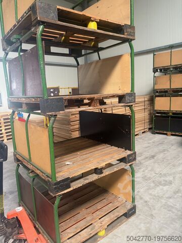 Бывшие в употреблении штабелируемые паллеты с рамой  