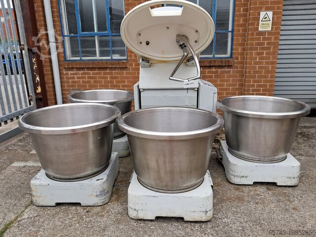 Тестомесильная машина WP UC 80 AC