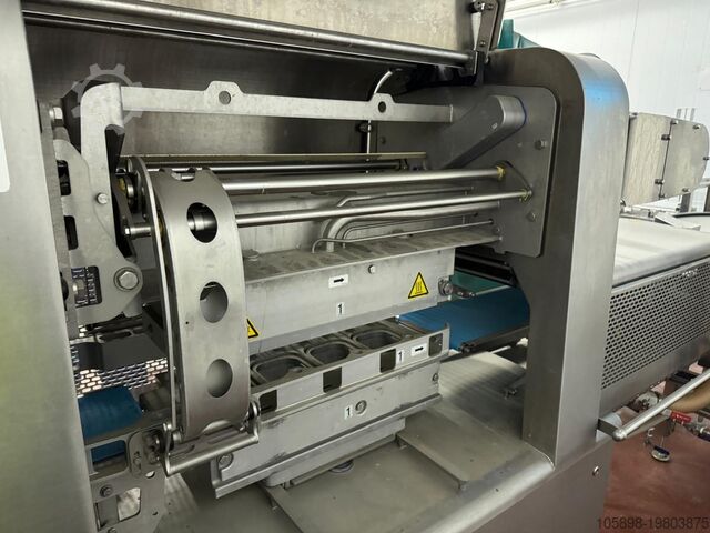 Линия герметизации лотков Multivac 2016 года с наработкой менее 2000 часов Multivac T700