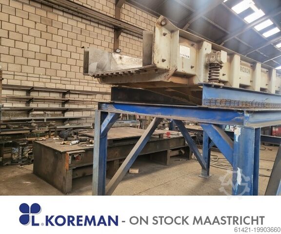 Бункер ROXON с вибрационным желобом  