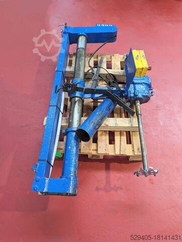 Мешалка на настенном креплении  