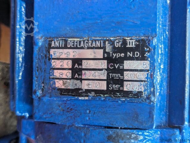 Мешалка на настенном креплении  