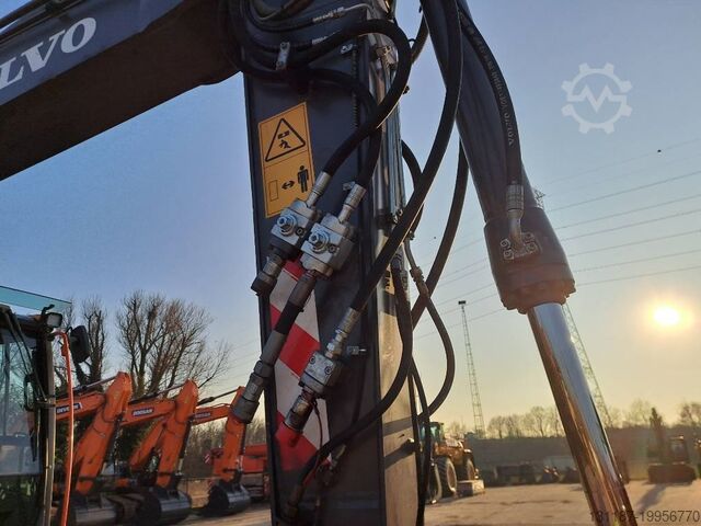 Колесный экскаватор Volvo EW160E