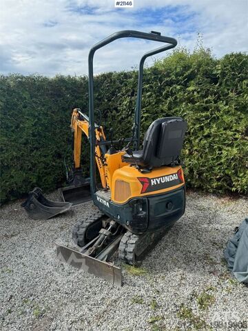 Мини-экскаватор Hyundai HX10A mini excavator w/ 3 drawers. 266 hours.