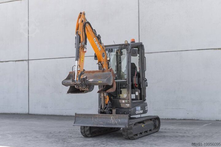 Мини-экскаватор CASE CX 25 D