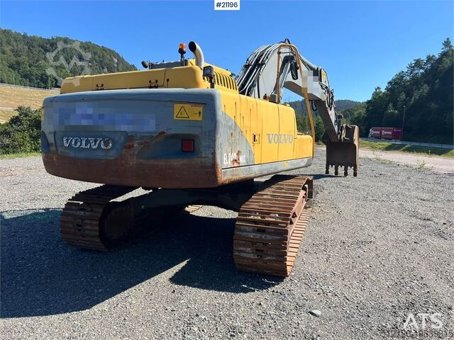Гусеничный экскаватор Volvo EC240 nlc Excavator w/ bucket WATCH VIDEO