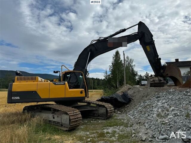 Гусеничный экскаватор Volvo EC250DL Crawler excavator w/ bucket. Replaced chas
