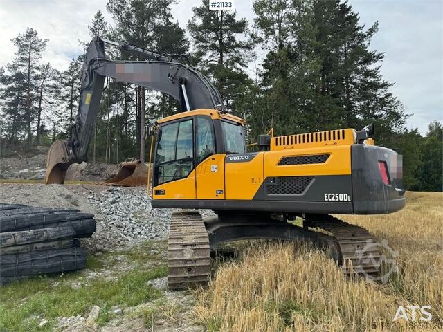 Гусеничный экскаватор Volvo EC250DL Crawler excavator w/ bucket. Replaced chas