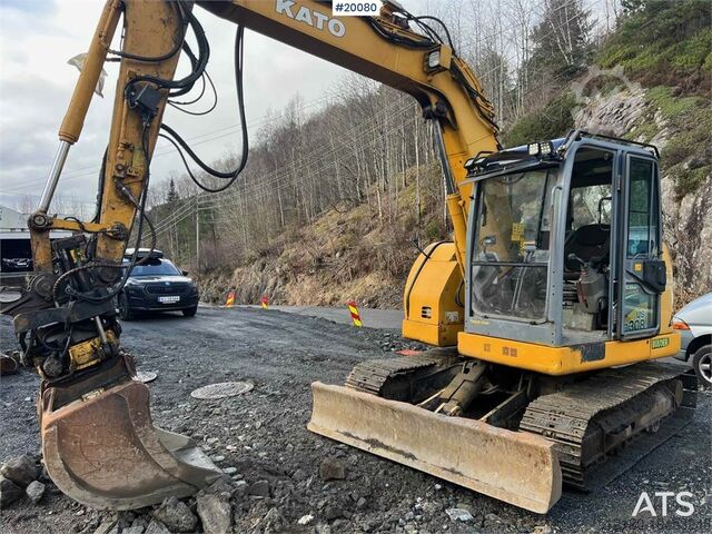 Гусеничный экскаватор Kato HD 308US-6 excavator w/ Excavator bucket, sanding