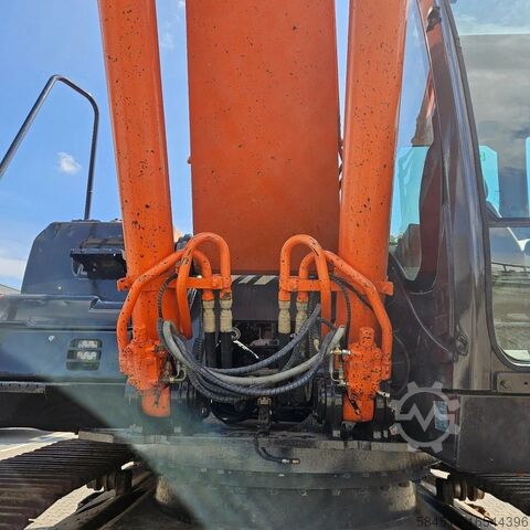 Гусеничный экскаватор Hitachi ZX350LCN-5 with scrap shear Labounty MSD-70