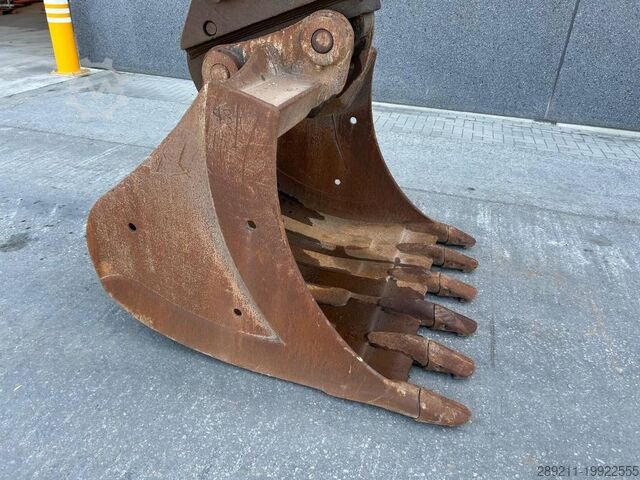 Гусеничный экскаватор Caterpillar 325 FL CR