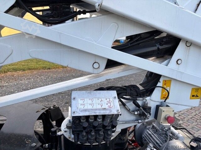 Гусеничная рабочая платформа Oil & Steel Octopussy 14.12 Twin